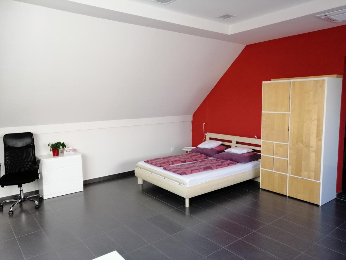 Szepsegpatika Apartman Sarospatak Exterior photo