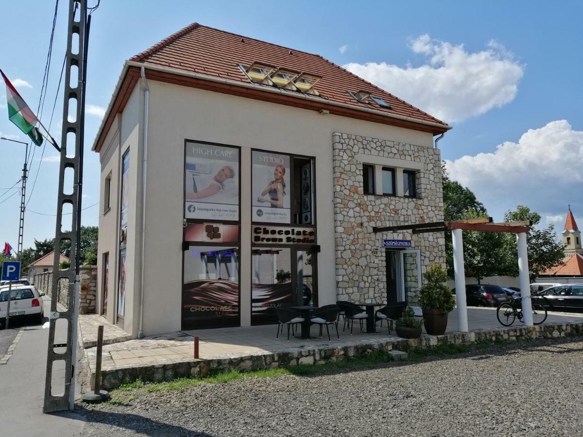 Szepsegpatika Apartman Sarospatak Exterior photo